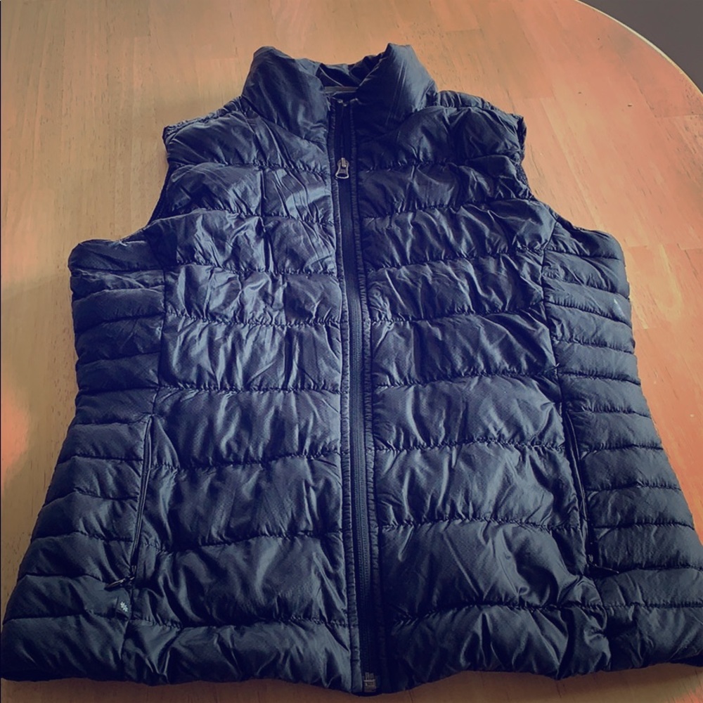 Athleta black puffy vest